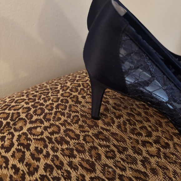 shoes 8.5 Navy blue with 3 inch heel - Picture 2 of 2